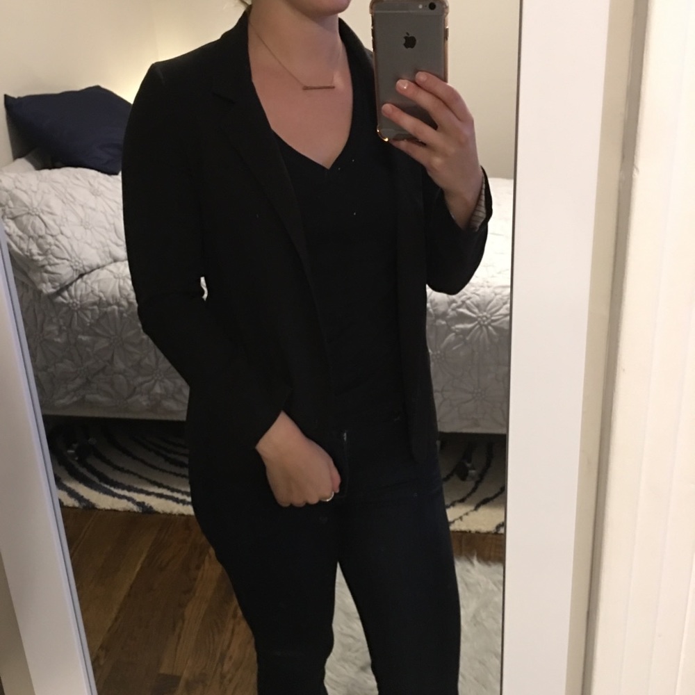 Size small black blazer - Picture 2 of 4
